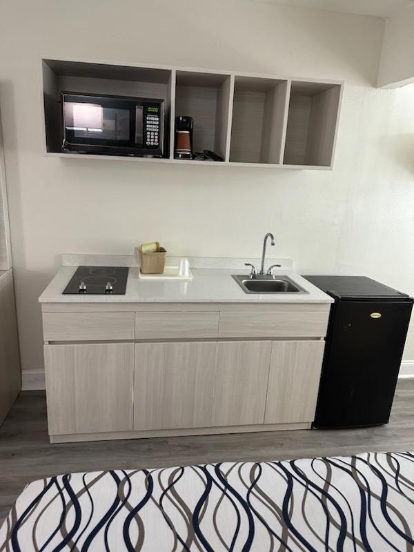 Magnolia Inn Extended Stay Of Kingsland - New 2024 - Book A Kitchen Room - 12 Noon Check Out - Sleep In Late - Better Sleep - Ultra Sparkling - Pool Open Until Until 4Am - Stay And Save Today - 24 Hour Front Desk - Premium Coffee Bar - Award Winning Exterior foto